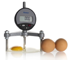 Mit der «Haugh Unit»-Messung wird die Frische des Eis gemessen und so die Qualität sichergestellt.